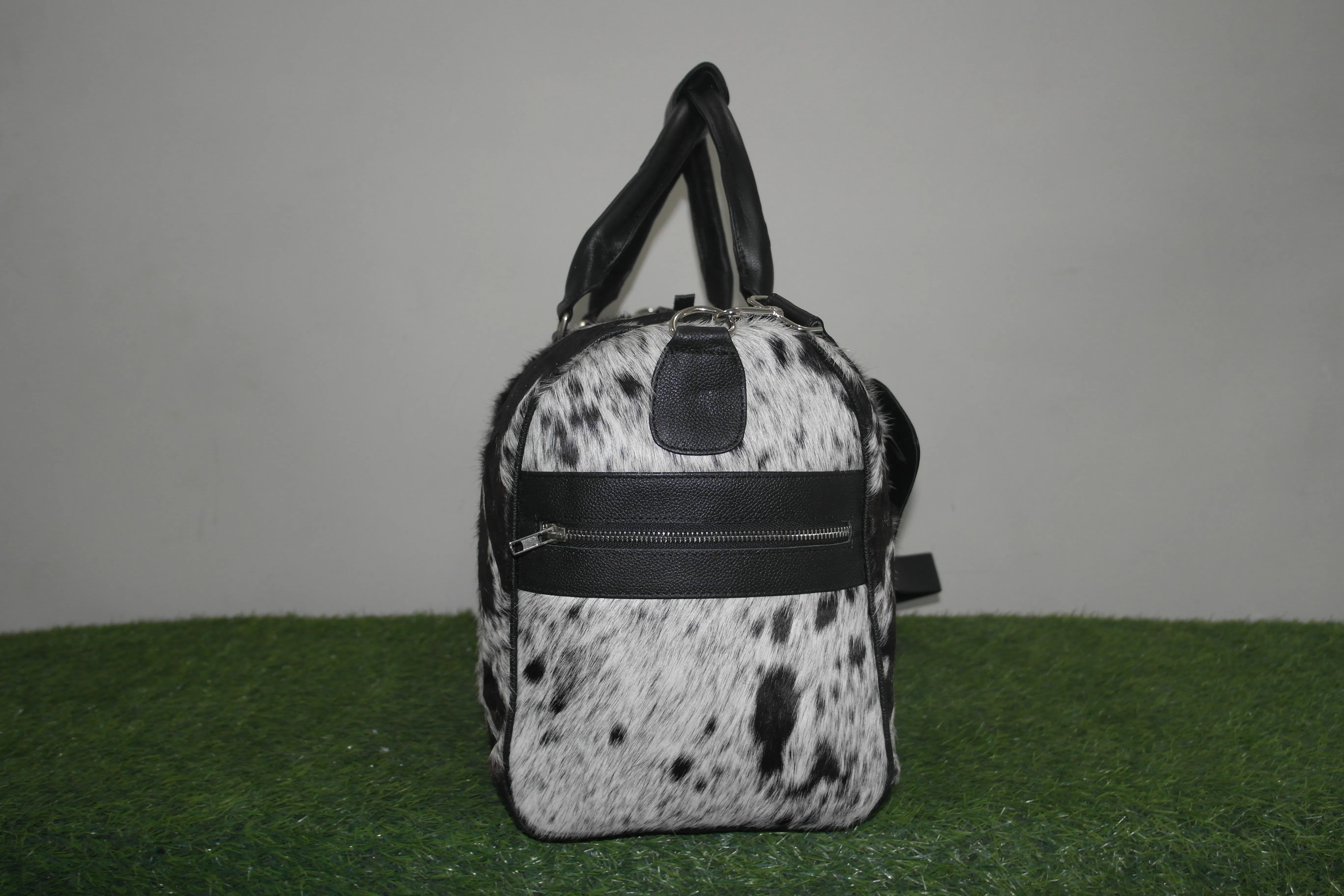 Cowhide Duffel Gear Mega Duffel cow leather Hand Bags Cowhide Hand Bags, Baby Weekender Hand Bag, Ladies Hand Bags, Leather Bags